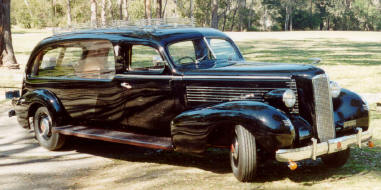 Cadillac LaSalle 1937 - prava pohrebn voz
