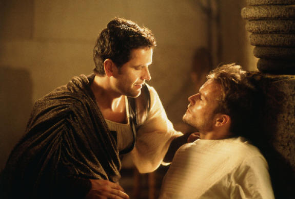 Edward Atterton ako Hayt-Idaho (vavo) a Alec Newman ako Paul MuadDib (vpravo)  v minisri "Frank Herberts Children of Dune"