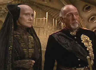 Ctihodn matka Gaius Helena Mohiamov a impertor Shaddam IV. - Sian Phillips a Jose Ferrer vo filme D.Lyncha Duna (1984)